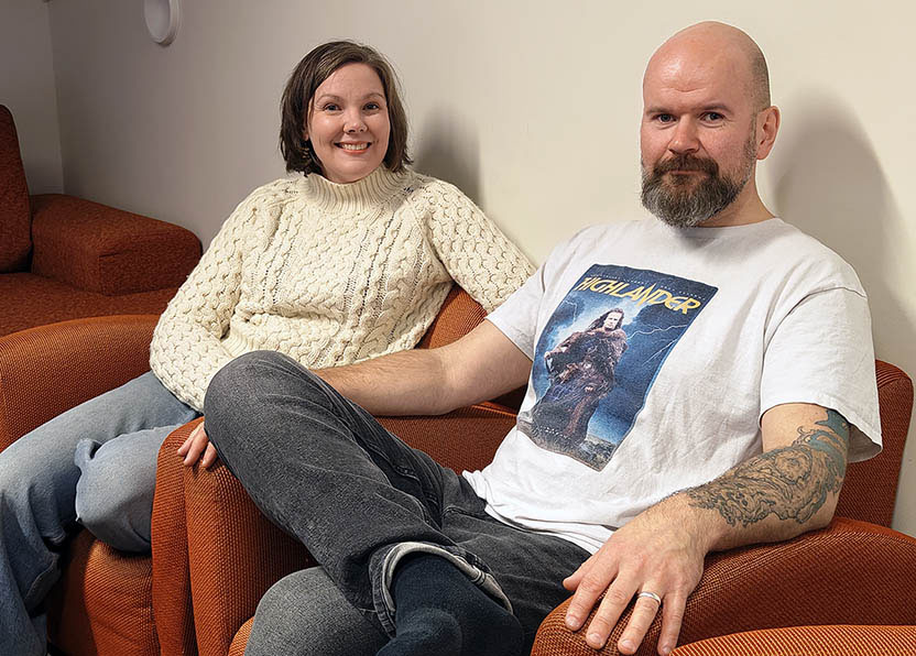 Opiskelu työn ohella vaatii asioiden tarkempaa aikataulutusta – Opiskelu on kuitenkin sujahtanut Jennin ja Laurin arkeen suhteellisen kivuttomasti